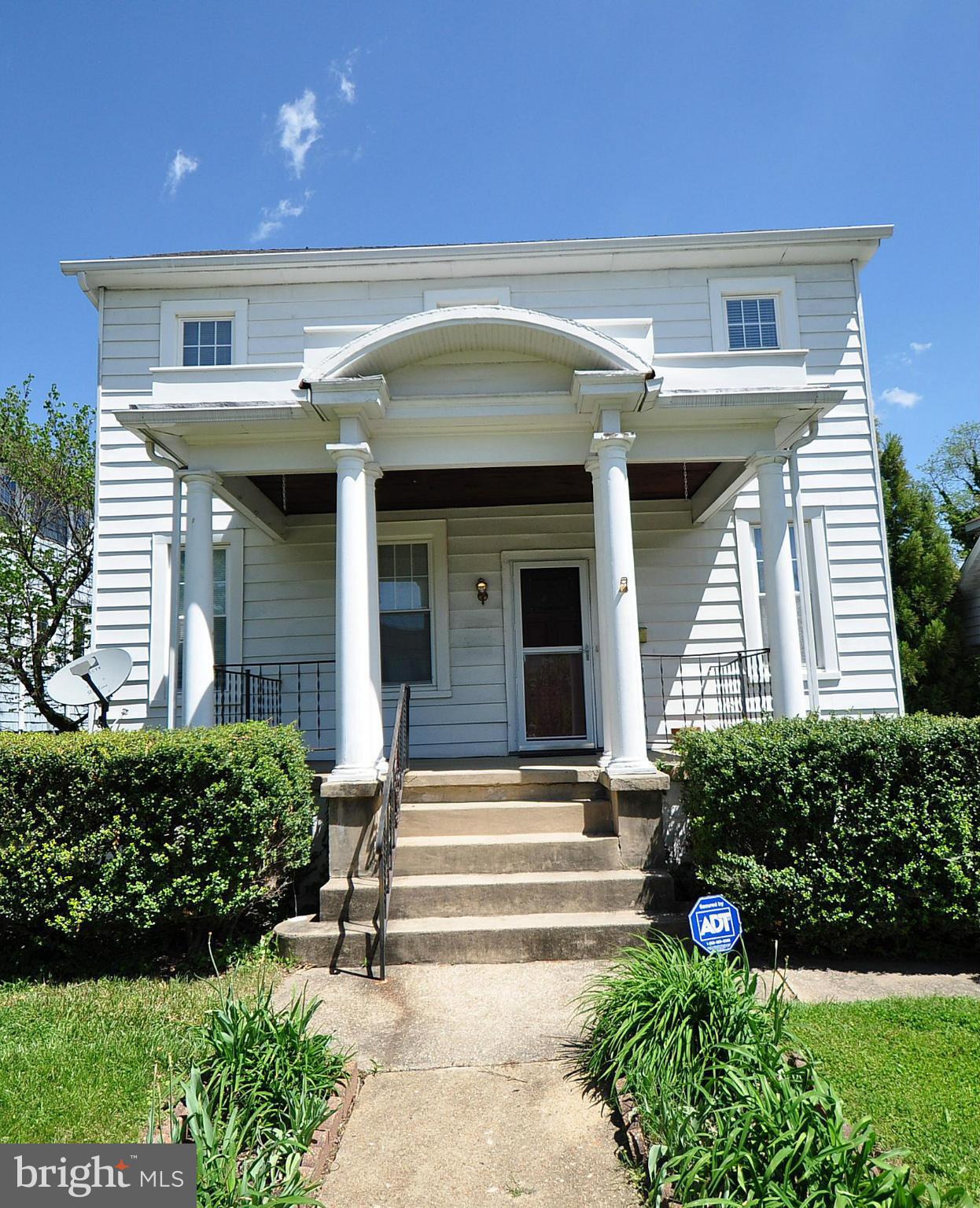511 North Rock Glen Road Baltimore, MD 21229 - Photo 1 of 23 Exterior (Front)