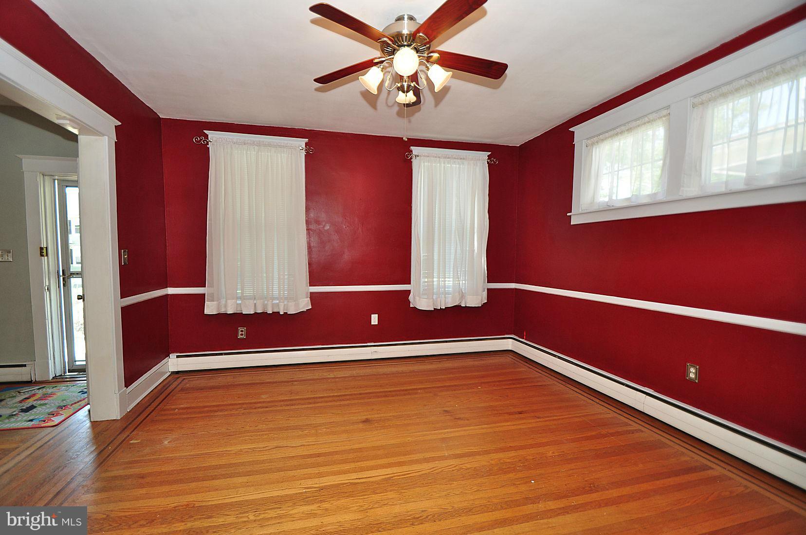 511 North Rock Glen Road Baltimore, MD 21229 - Photo 12 of 23 Dining Room