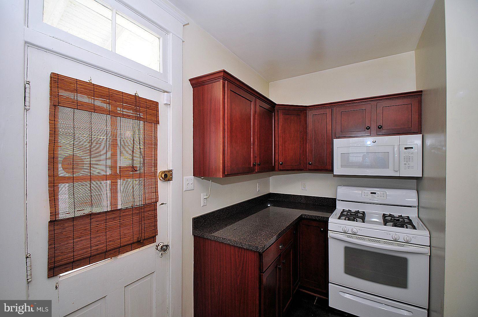 511 North Rock Glen Road Baltimore, MD 21229 - Photo 13 of 23 Kitchen