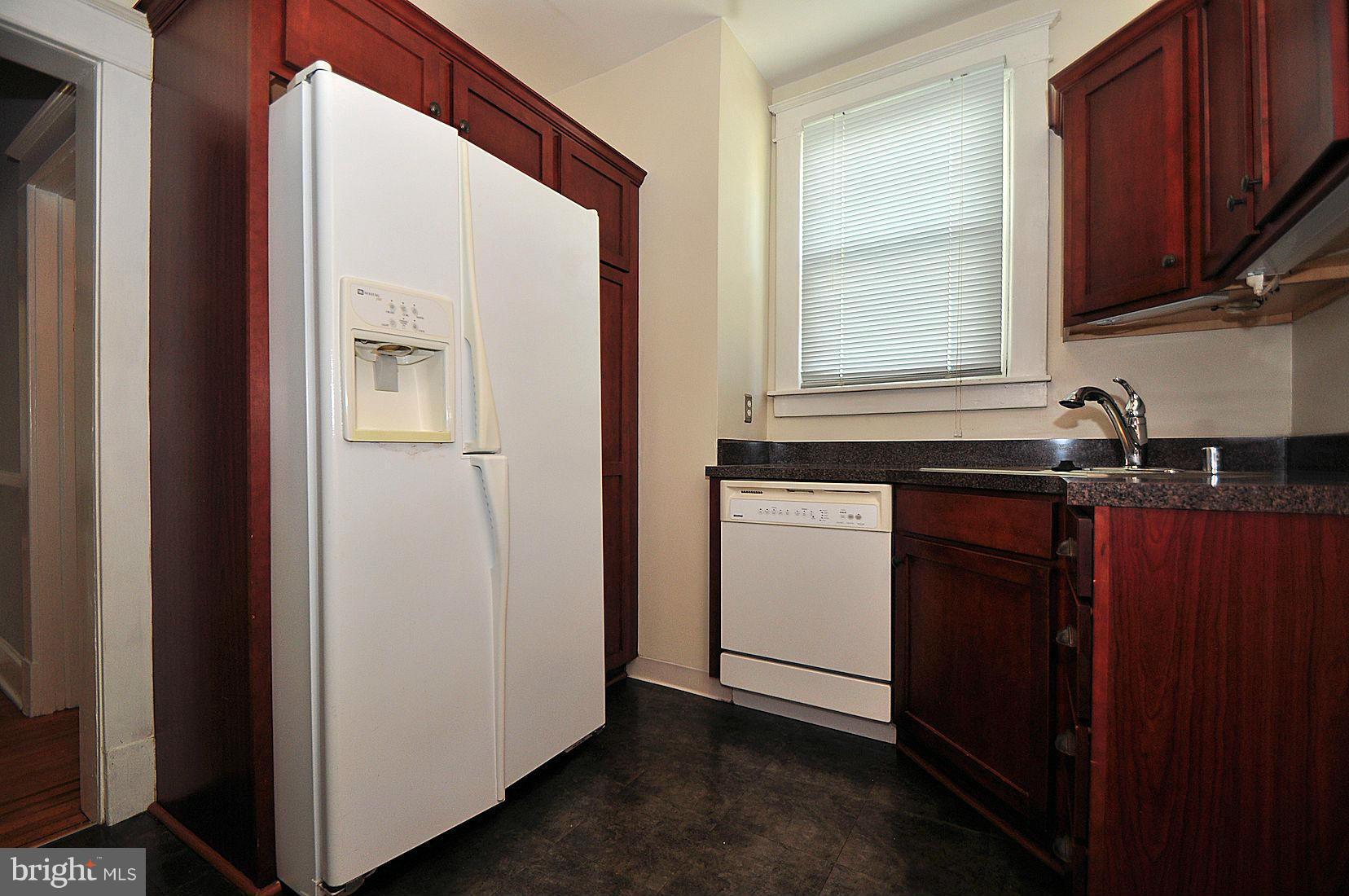 511 North Rock Glen Road Baltimore, MD 21229 - Photo 14 of 23 Kitchen