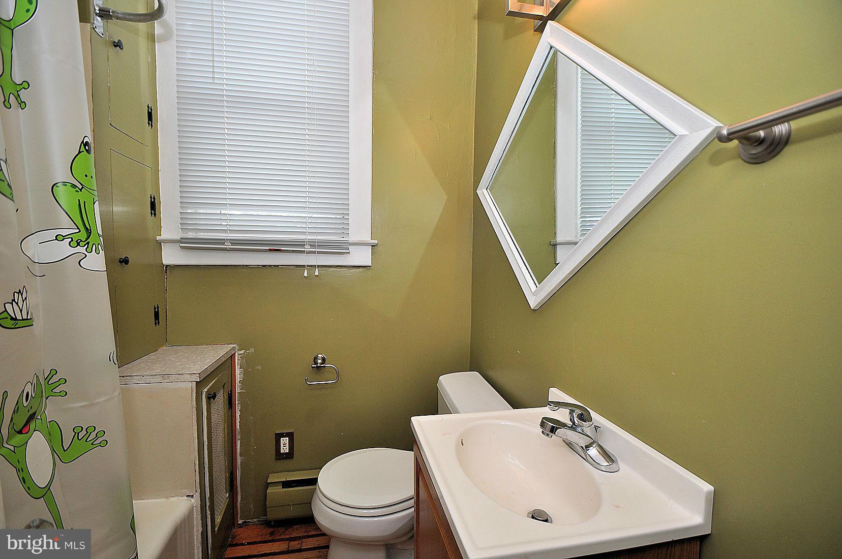 511 North Rock Glen Road Baltimore, MD 21229 - Photo 15 of 23 Full bath on main level