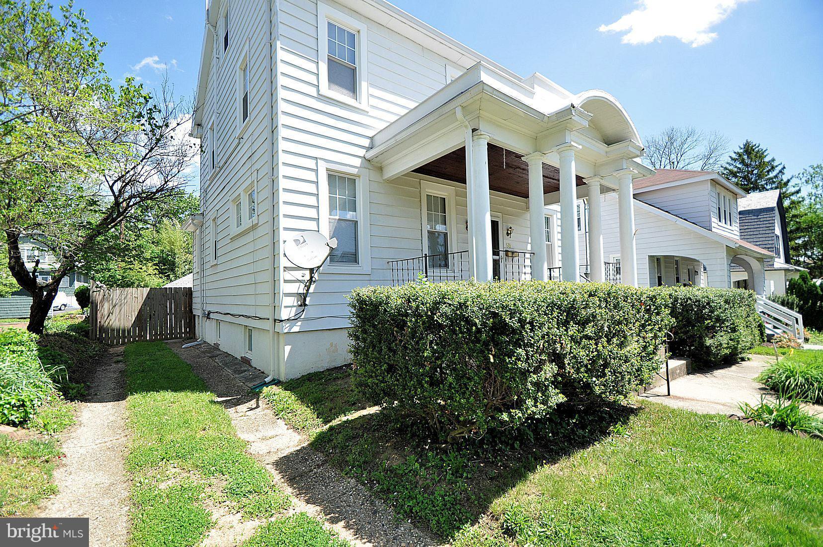 511 North Rock Glen Road Baltimore, MD 21229 - Photo 5 of 23 Exterior (Front)