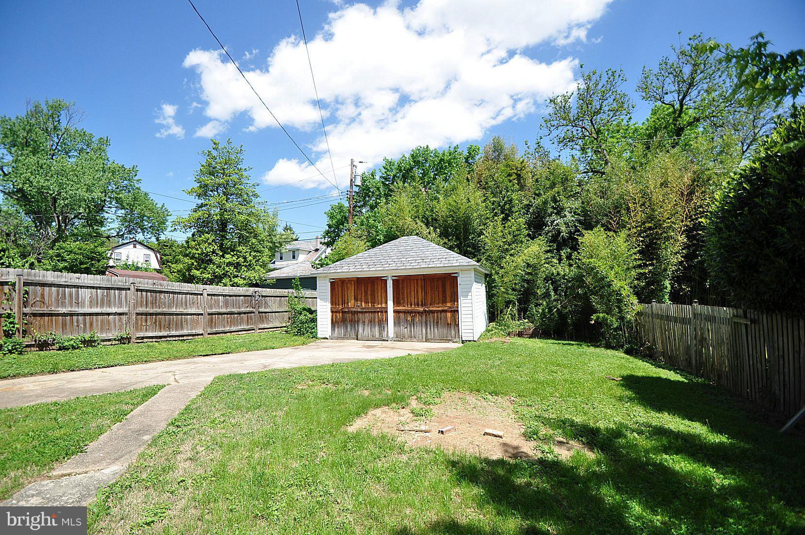 511 North Rock Glen Road Baltimore, MD 21229 - Photo 7 of 23 Exterior (Rear)