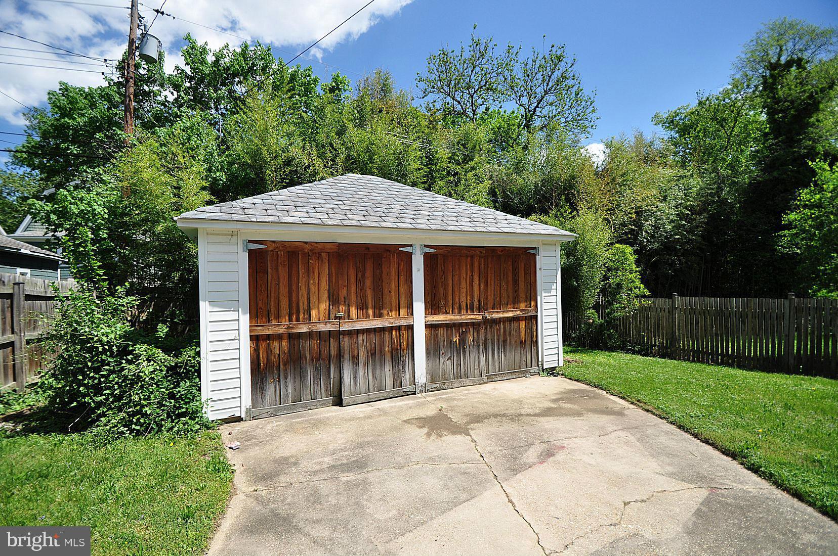 511 North Rock Glen Road Baltimore, MD 21229 - Photo 8 of 23 Exterior (Rear)