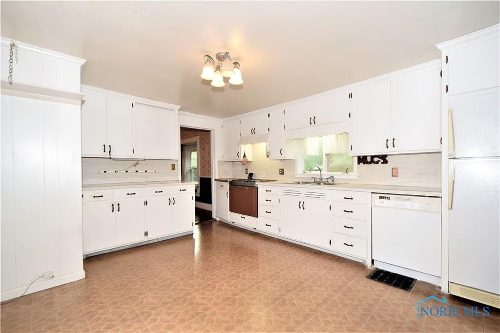 6035 Flanders Road Sylvania, OH 43560 - Photo 16 of 33 Gallery Image 16
