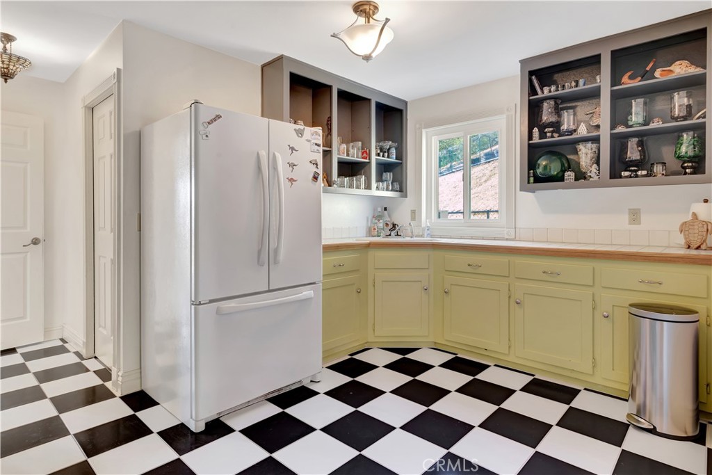 9345 Barranco Road Atascadero, CA 93422 - Photo 37 of 49 Game/bonus room has its own kitchen.