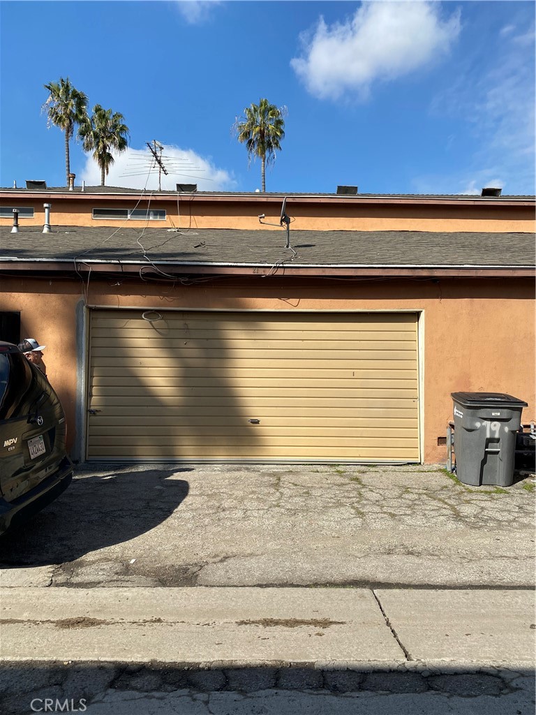 21 Scottsdale Drive Carson, CA 90745 - Photo 7 of 13 a view of a fireplace with a potted plant