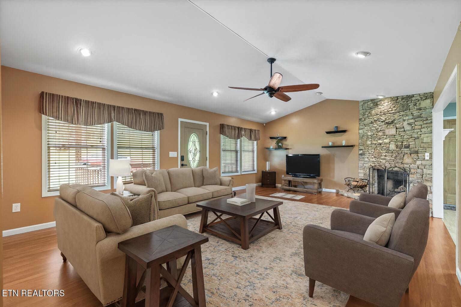 3643 Thomas Cross Road Sevierville, TN 37876 - Photo 15 of 48 Virtually Staged Living Room