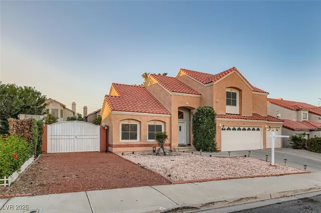 $570,000 | 405 Donner Pass Drive, Henderson, NV 89014