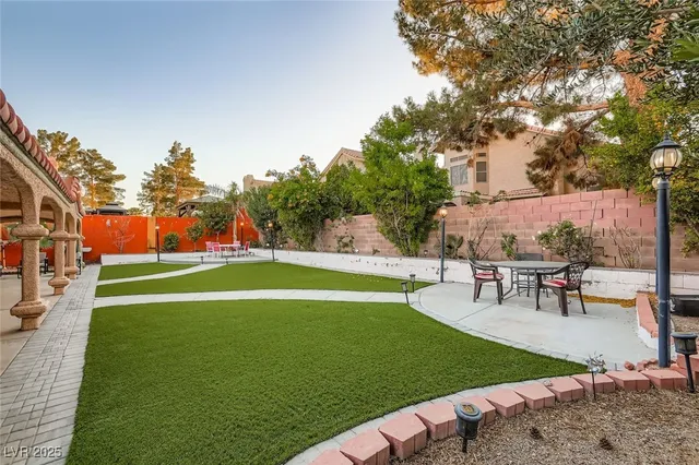 $570,000 | 405 Donner Pass Drive, Henderson, NV 89014