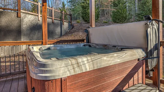 $1,110,000 | 121 Pontoosuc Drive, Mineral Bluff, GA 30559