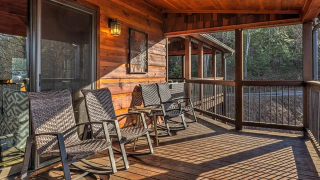 $1,110,000 | 121 Pontoosuc Drive, Mineral Bluff, GA 30559