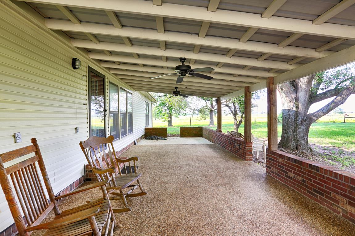 52 Power Station Road Taft, TN 38488 - Photo 4 of 30 a view of porch with seating space