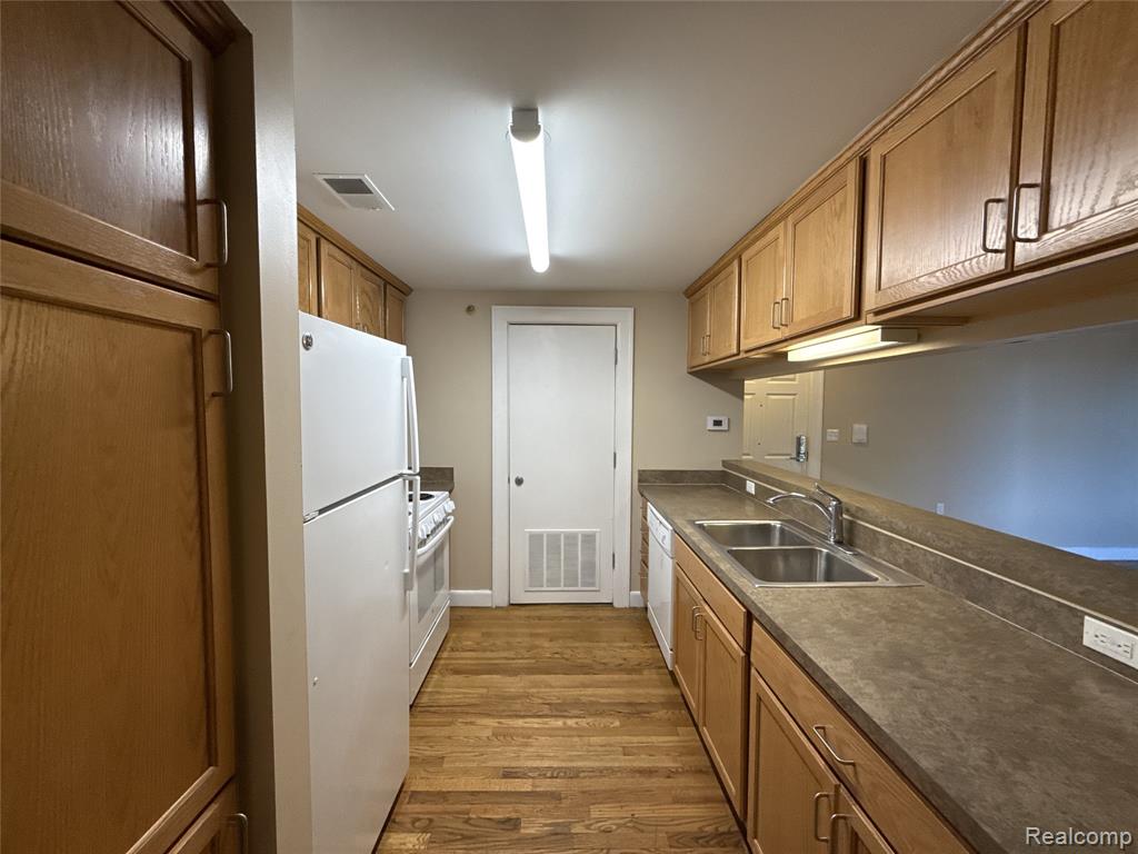 680 Delaware Street, Unit 305 Detroit, MI 48202 - Photo 6 of 17