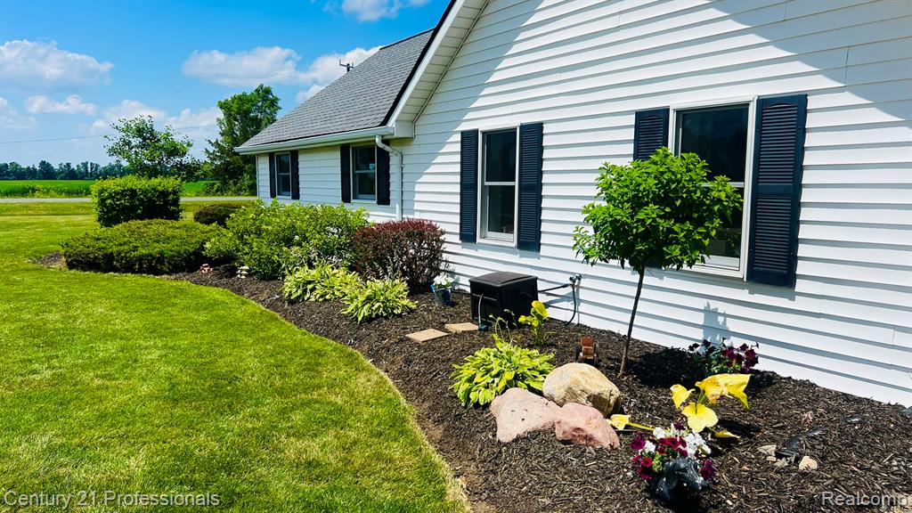13525 Dennison Road Milan, MI 48160 - Photo 4 of 29
