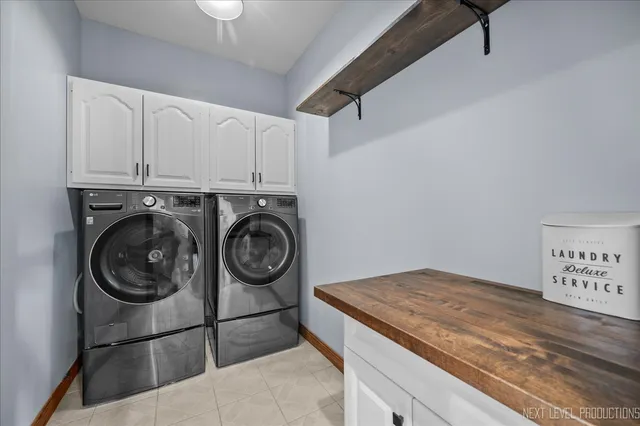 a view of utility room