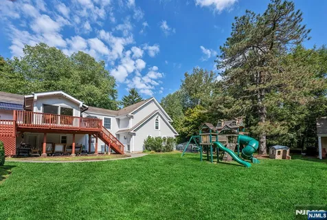 a view of a yard in front of house