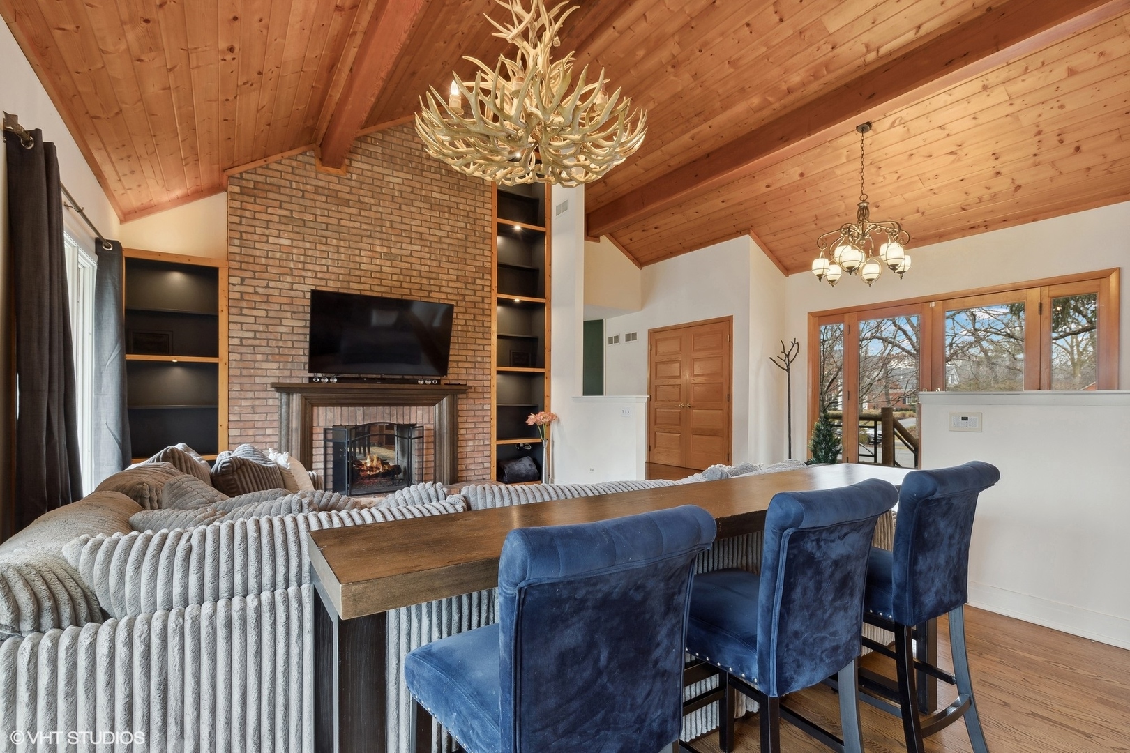 450 Rockefeller Road Lake Forest, IL 60045 - Photo 3 of 27 a view of a dining room with furniture window and wooden floor