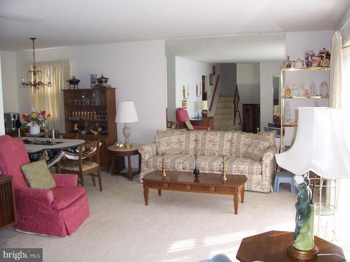 4103 Weller Road Silver Spring, MD 20906 - Photo 7 of 21 Living Room
