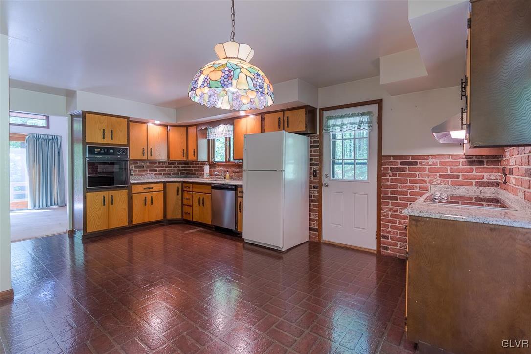 215 Forrest Road Mertztown, PA 19539 - Photo 2 of 25 Gallery Image 2