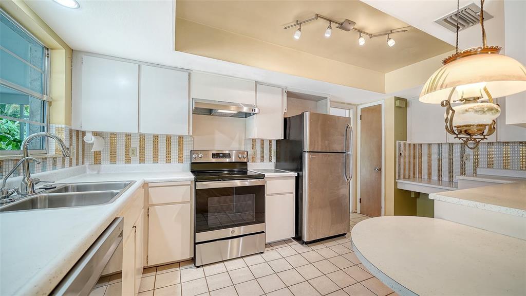 621 Alhambra Road Venice, FL 34285 - Photo 21 of 53