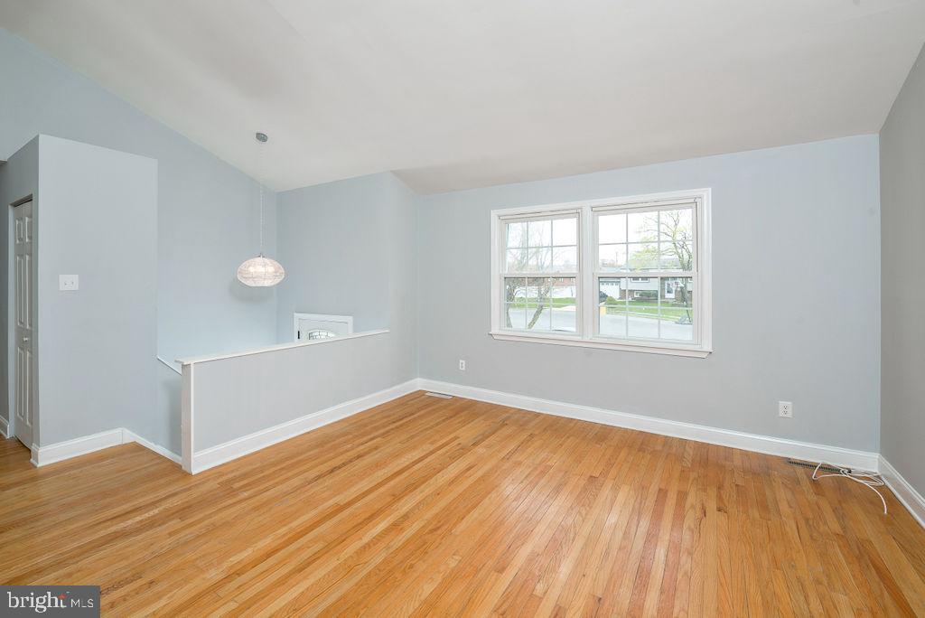 18 Rigel Court Sewell, NJ 08080 - Photo 3 of 25