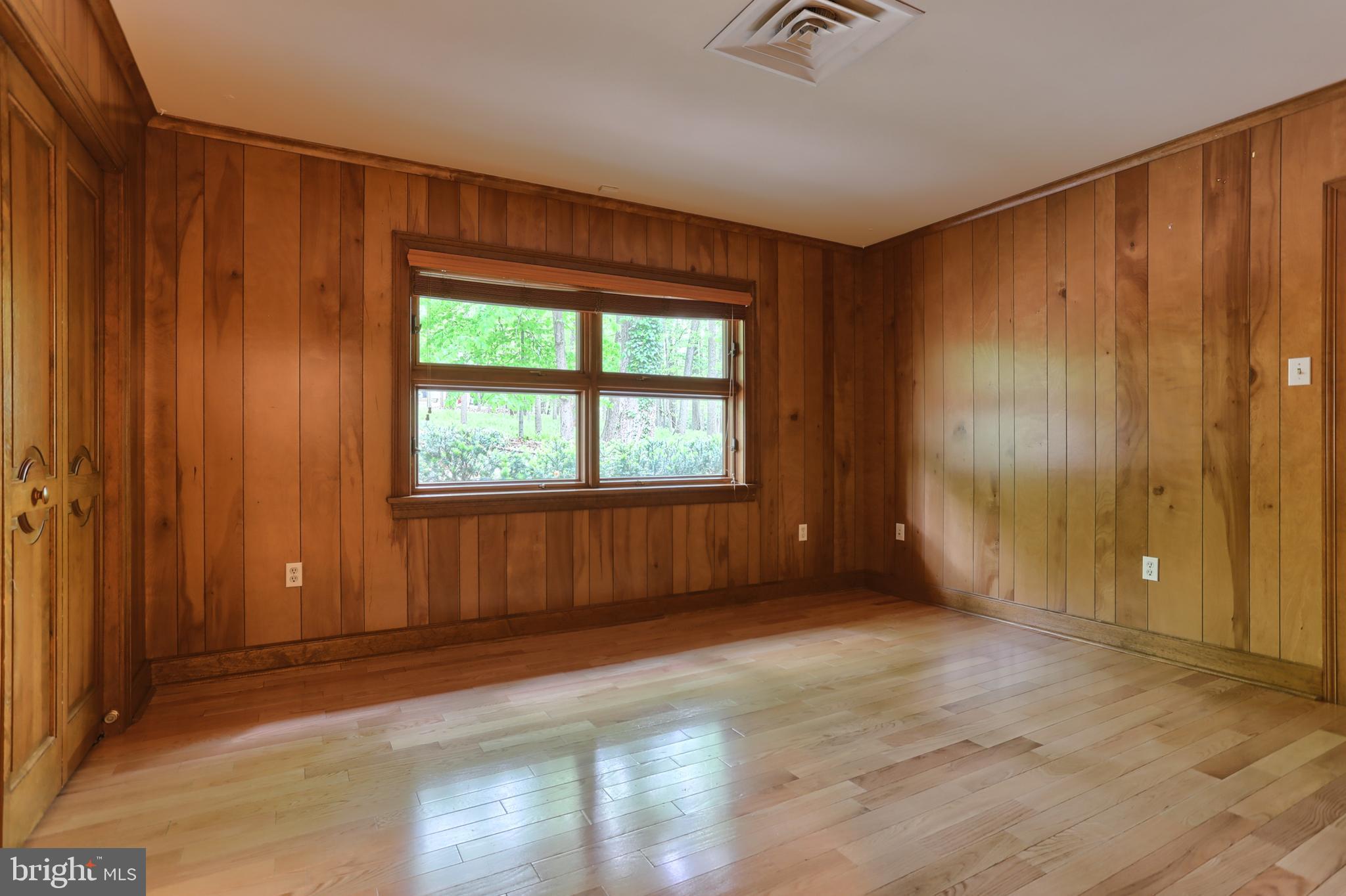 88 Laurel Ridge Road Hershey, PA 17033 - Photo 31 of 44 Third bedroom with built-in work out station