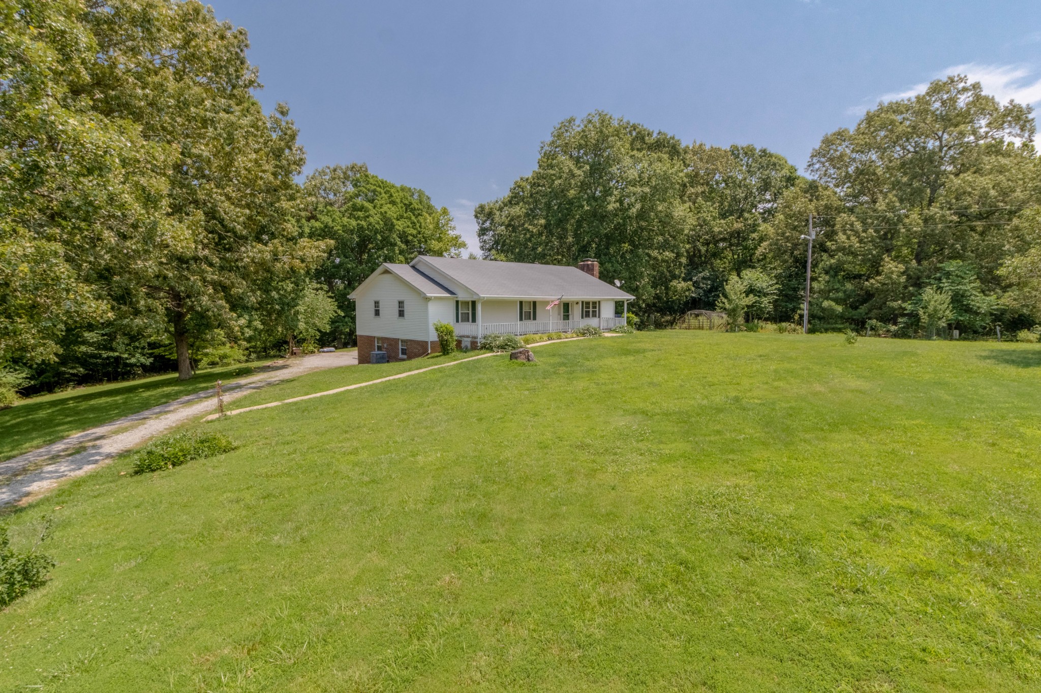 1137 Southside Road Southside, TN 37171 - Photo 2 of 36