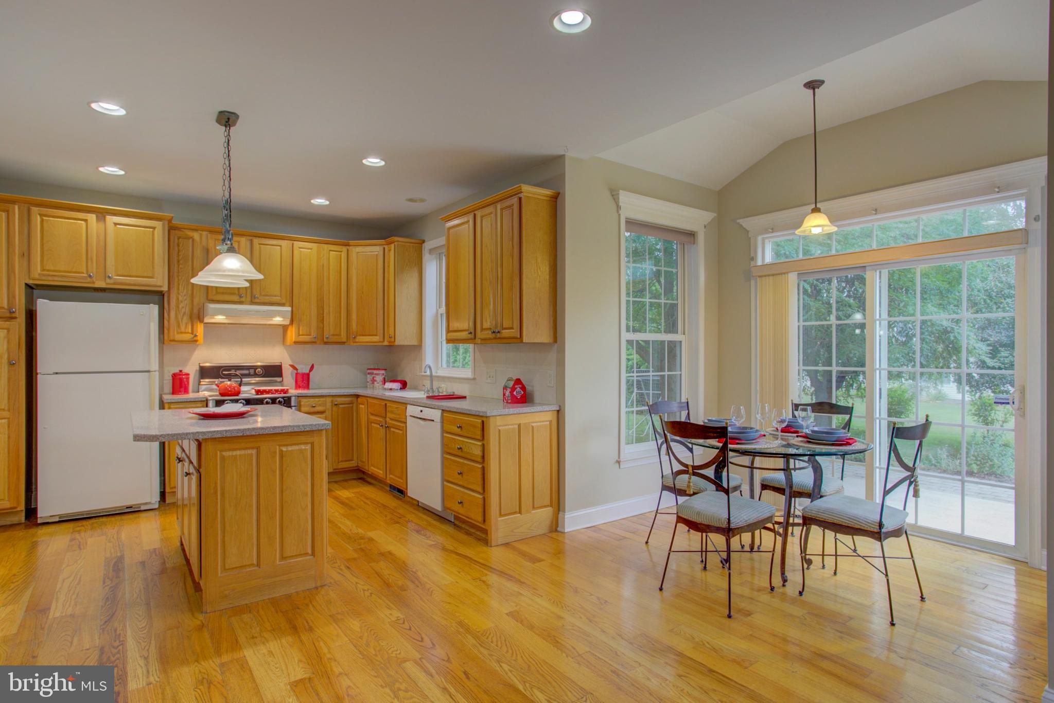 324 Bloomfield Drive Lititz, PA 17543 - Photo 5 of 27 Kitchen and breakfast room