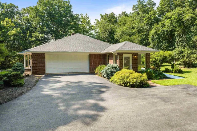 $925,000 | 5983 Labs Run Lane, Penn Laird, VA 22846