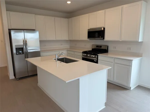 $2,400 | 2226 Salinas Drive, Rosharon, TX 77583