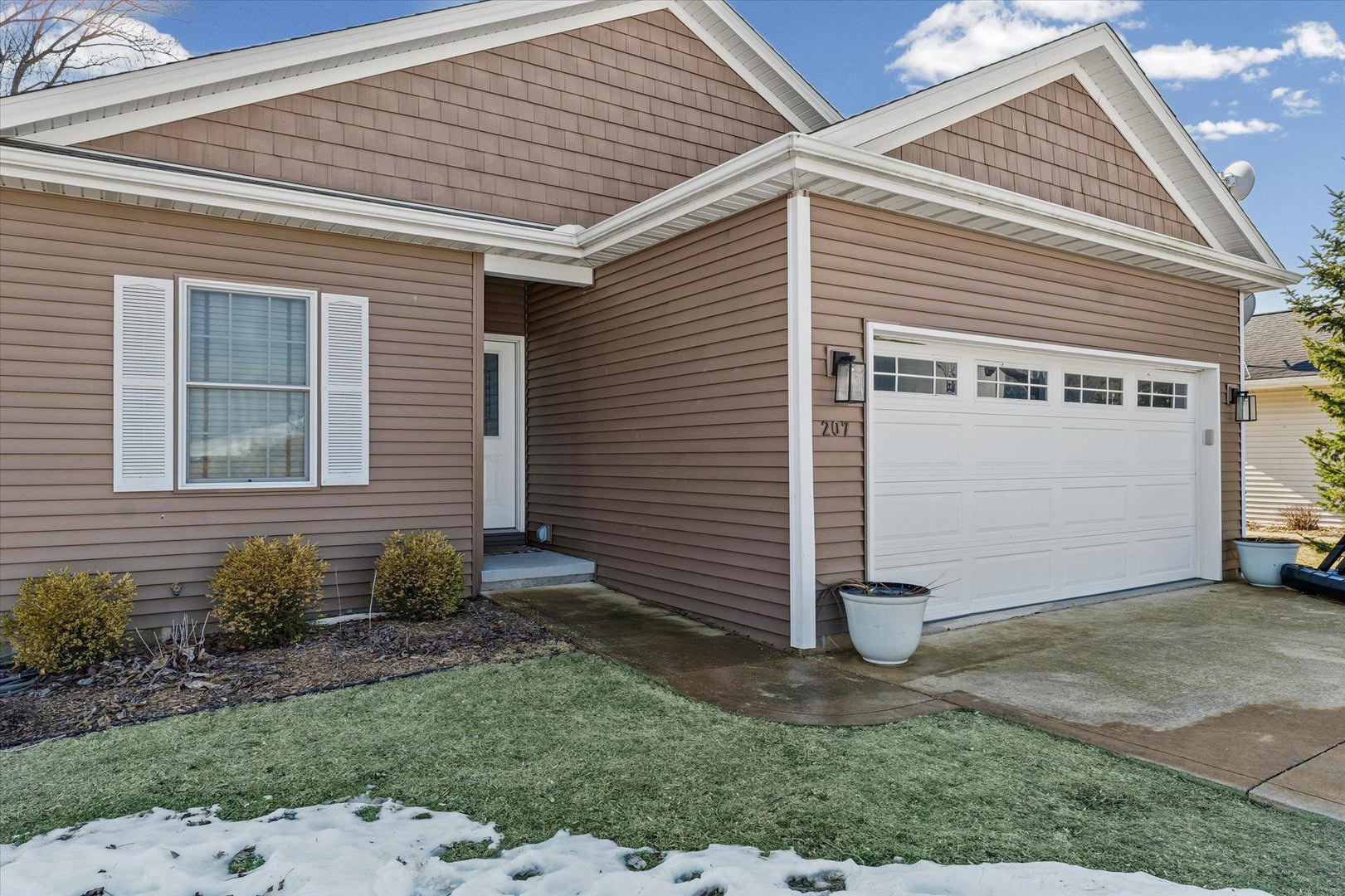 207 School Street Royal, IL 61871 - Photo 3 of 29