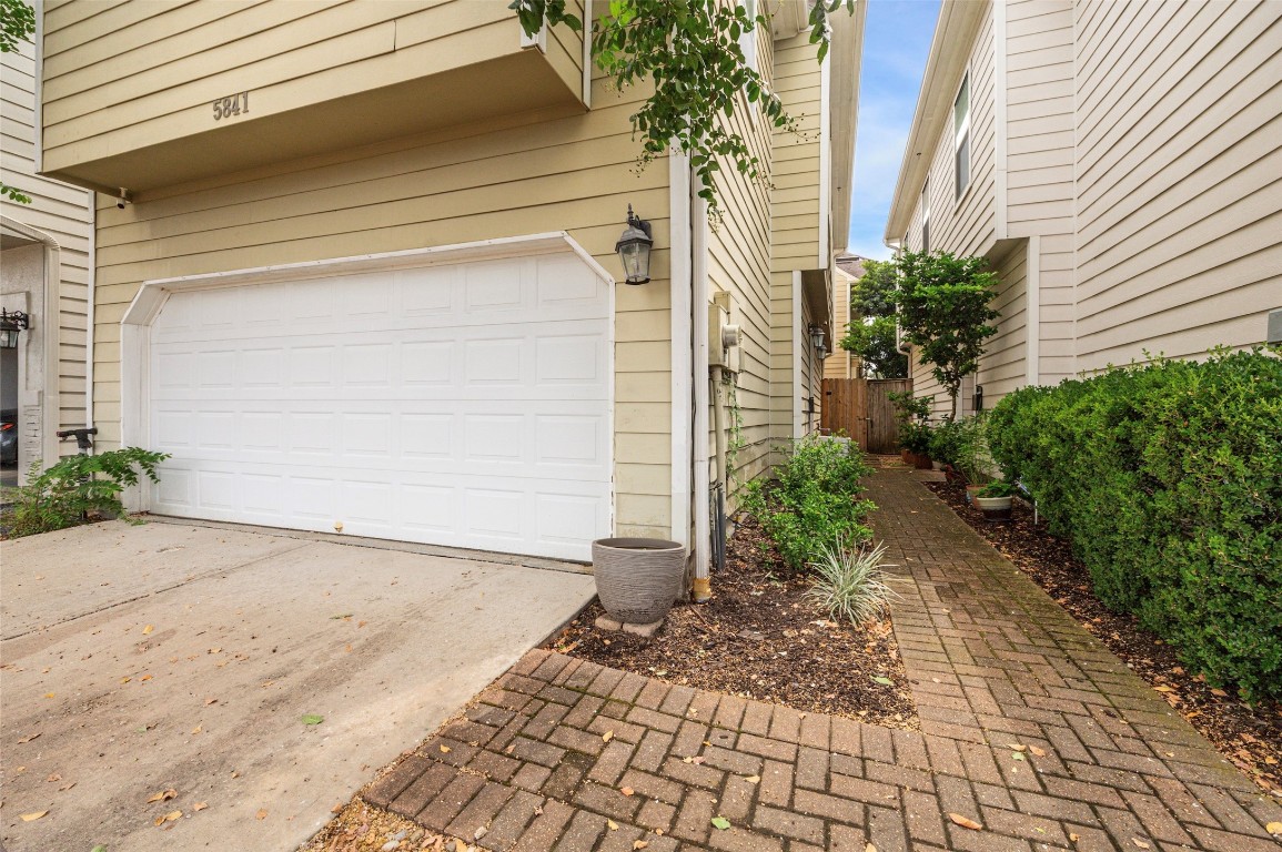 5841 Katy Street Houston, TX 77007 - Photo 2 of 14