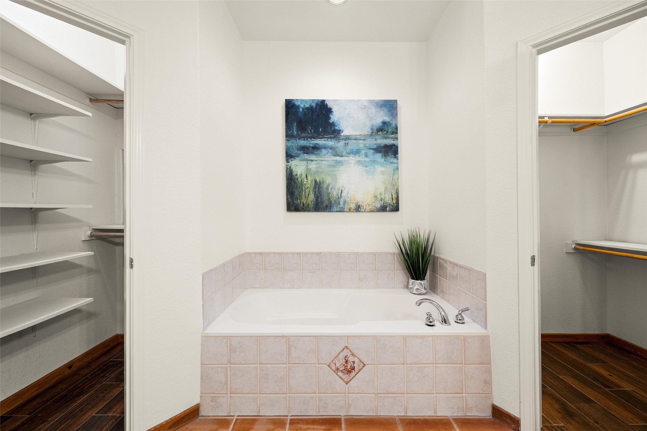 300 Sundown Ridge Austin, TX 78737 - Photo 22 of 40 a bathroom with a bathtub and shower