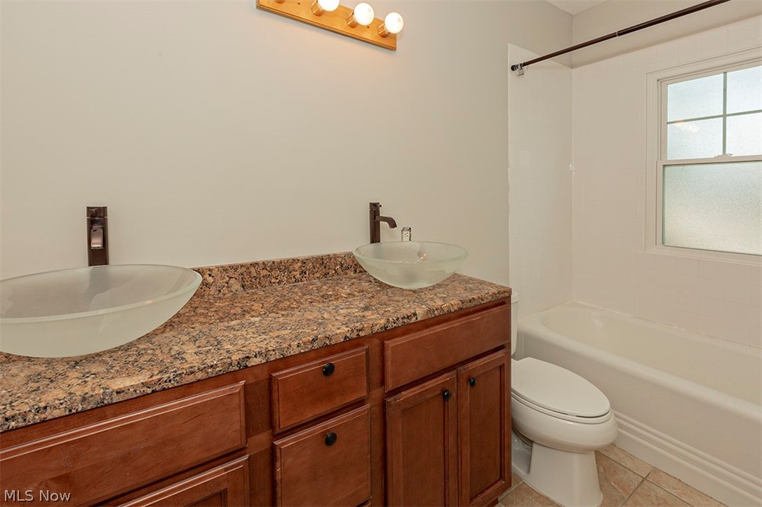 2260 Briarwood Road Cleveland, OH 44118 - Photo 23 of 35