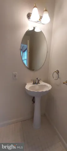 $4,300 | 606 North Frederick Street, Arlington, VA 22203