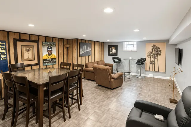 $184,000 | 644 East 162nd Street, South Holland, IL 60473