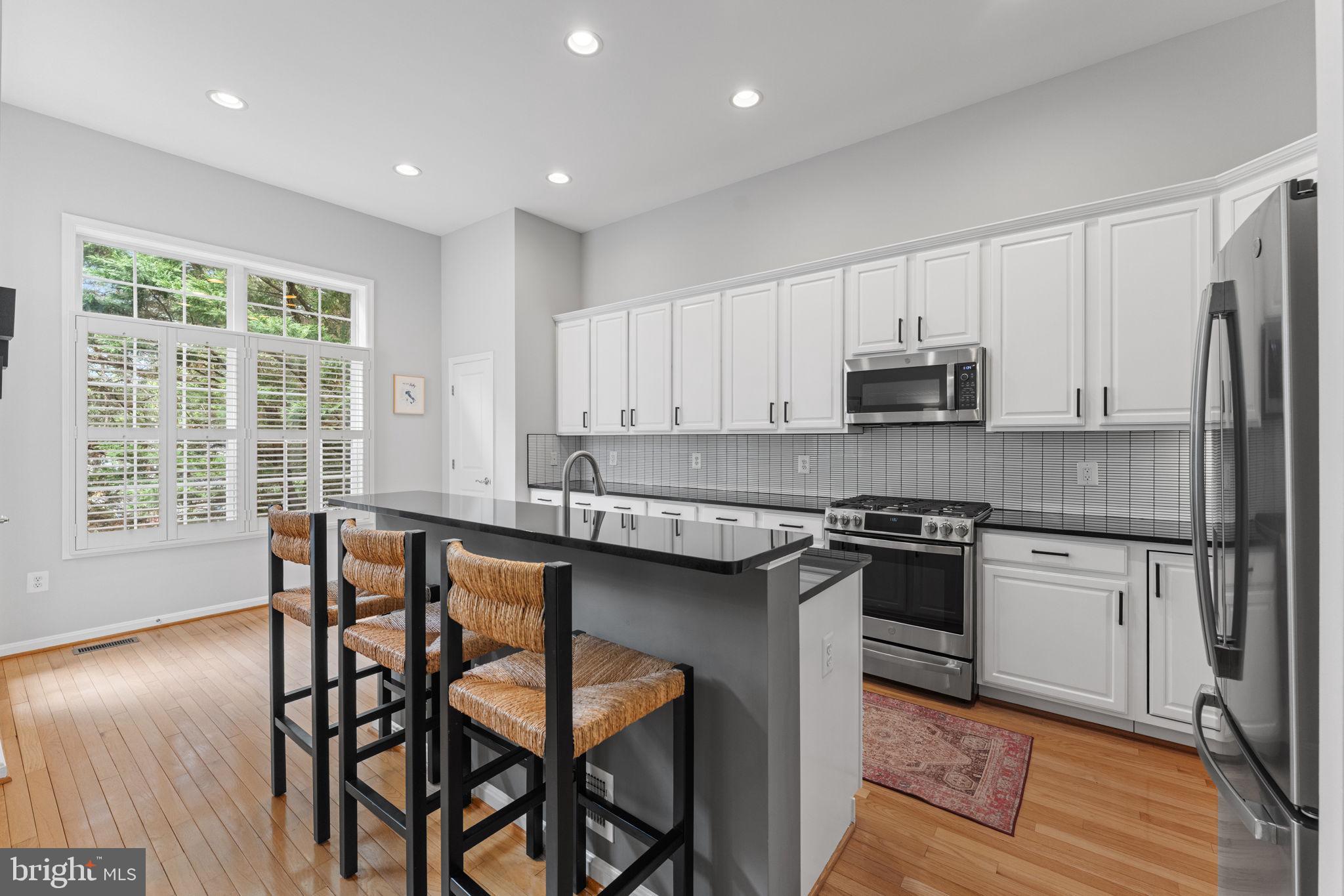 7366 Stream Bluff Way Springfield, VA 22153 - Photo 11 of 46 Countertop seating