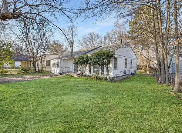 $115,000 | 849 Singapore Drive, Wake Village, TX 75501