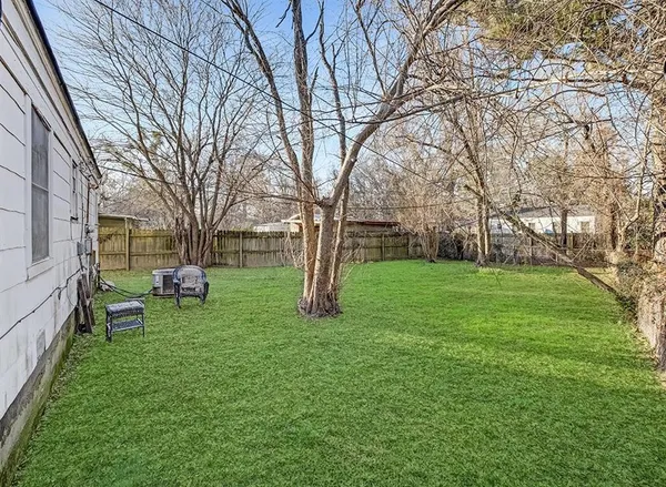 $115,000 | 849 Singapore Drive, Wake Village, TX 75501