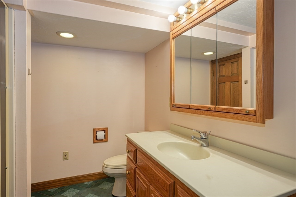 36 Richardson Street Hudson, MA 01749 - Photo 17 of 28