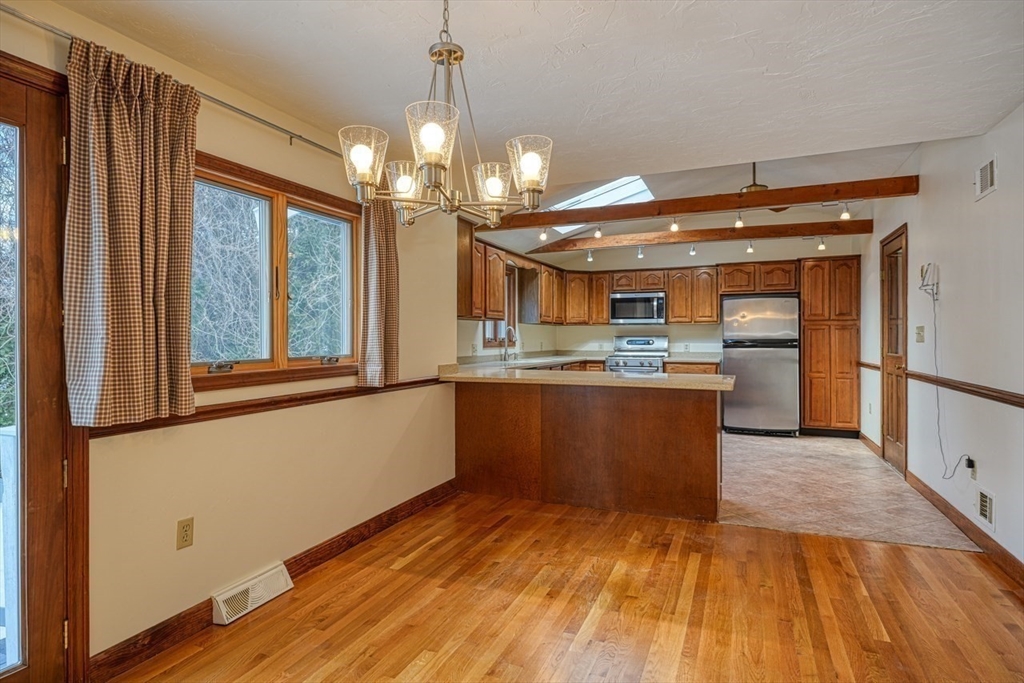 36 Richardson Street Hudson, MA 01749 - Photo 4 of 28