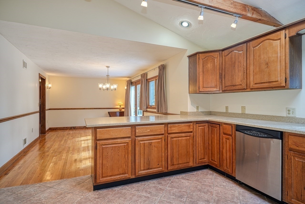 36 Richardson Street Hudson, MA 01749 - Photo 5 of 28