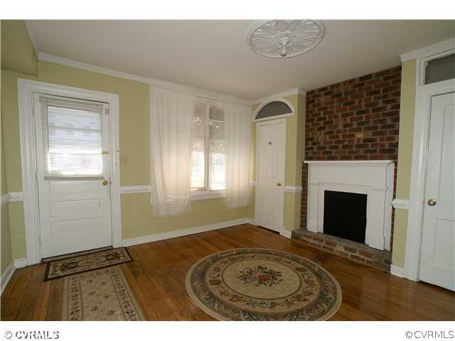 804 Spring Street Richmond, VA 23220 - Photo 2 of 13 Living Room