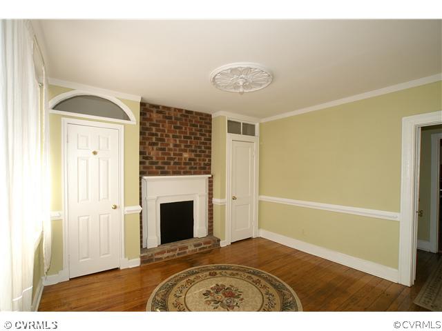 804 Spring Street Richmond, VA 23220 - Photo 3 of 13 Living Room