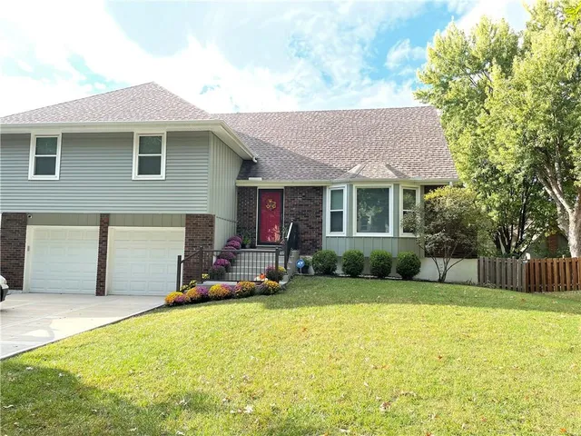 $425,000 | 15918 West 136th Terrace, Olathe, KS 66062
