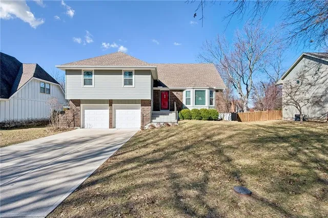 $425,000 | 15918 West 136th Terrace, Olathe, KS 66062