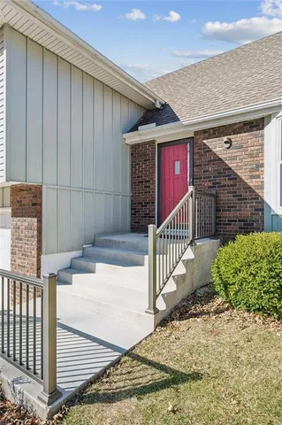 $425,000 | 15918 West 136th Terrace, Olathe, KS 66062