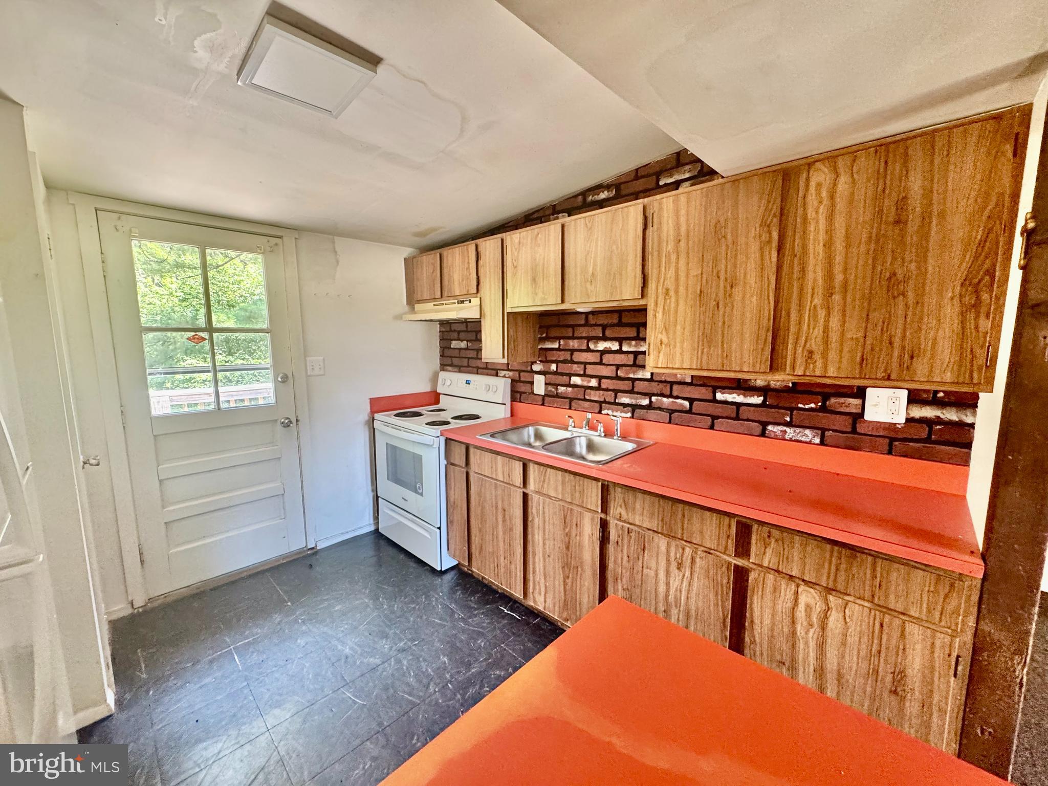 6201 Shady Side Road Shady Side, MD 20764 - Photo 22 of 24 Upper level of main house apartment