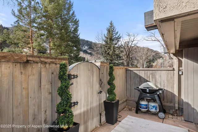 a view of a small yard